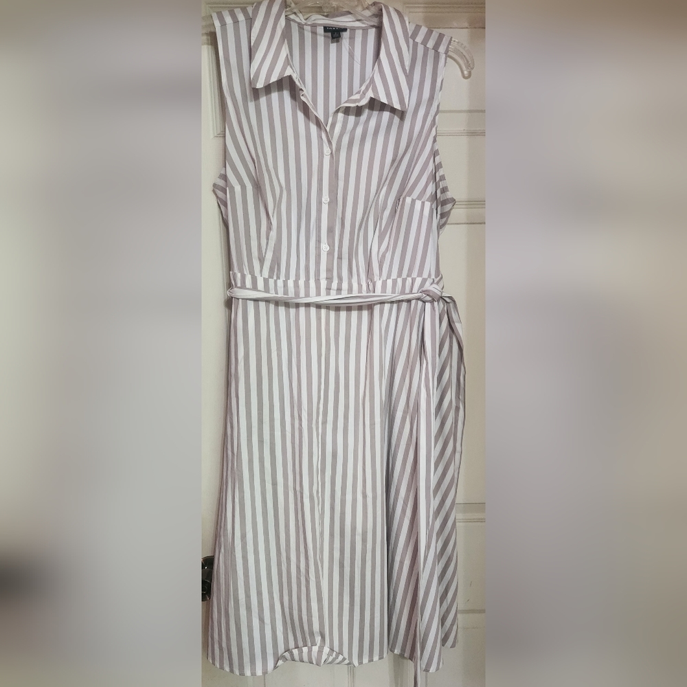 Torrid midi knee length dress with tie. Size 2 NWOT